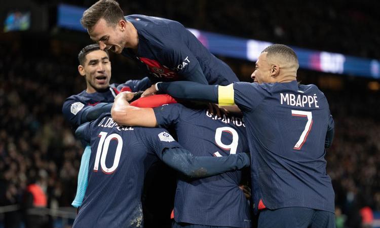 宝威网址-巴黎圣日耳曼逆袭夺冠，在季末追平领先(巴黎圣日耳曼队简介)